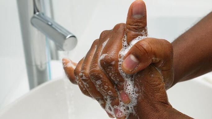 Lavez-vous les mains avant les exercices d’agrandissement du pénis